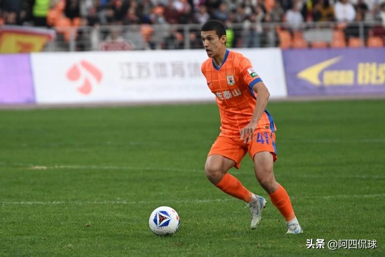 踢不上中超联赛，U23国家队热身赛一场比赛能够换7人的情况下，依然得不到出场机会