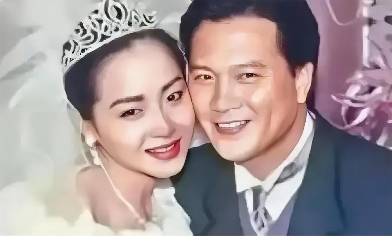 1984年，26岁的恬妞嫁给了印尼富豪，结婚当晚，她才知道老公可以娶二房，没想到