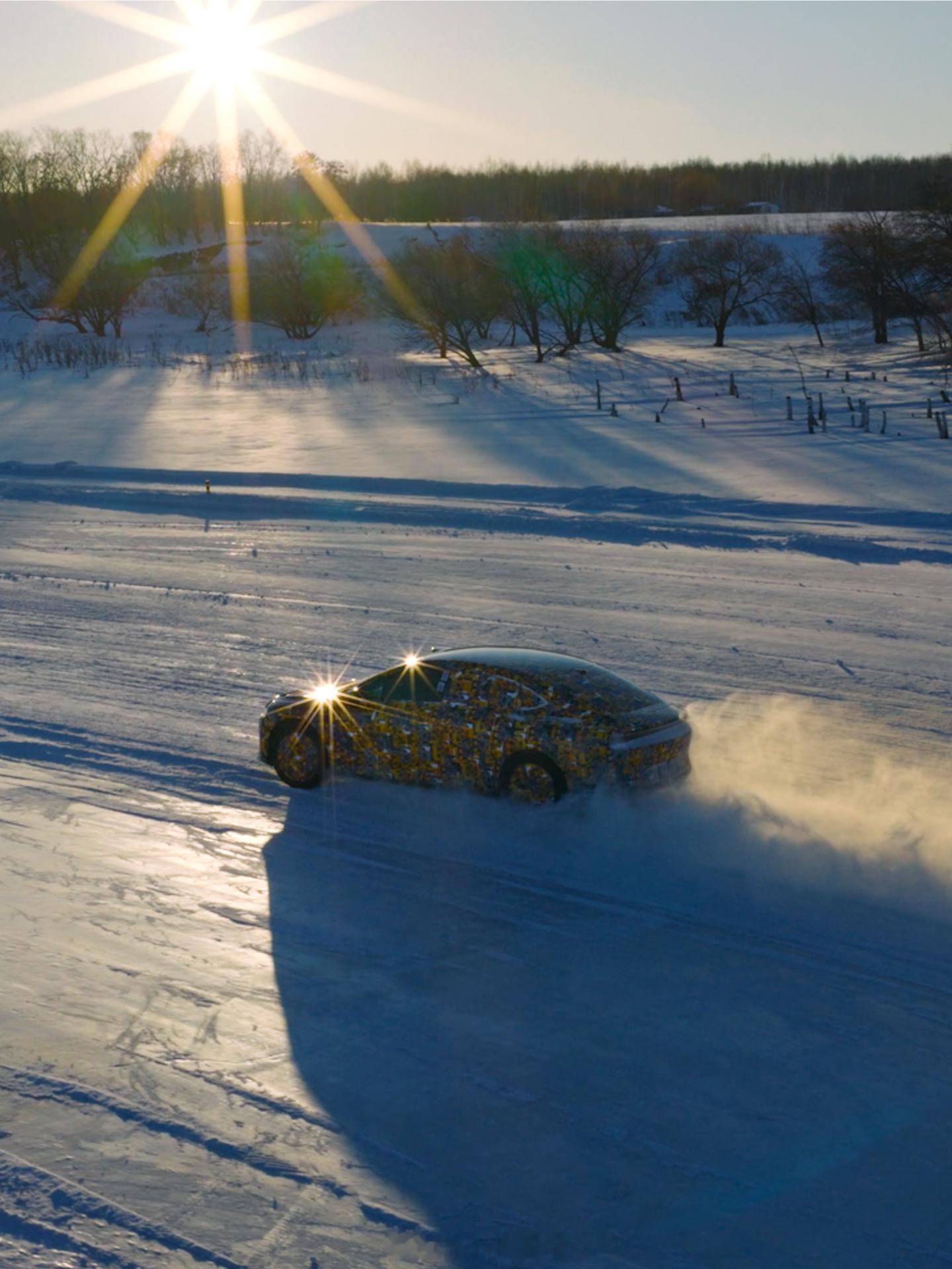 smart精灵6 EHD超级电混彻底颠覆了smart小巧的印象，近5米车长搭配2