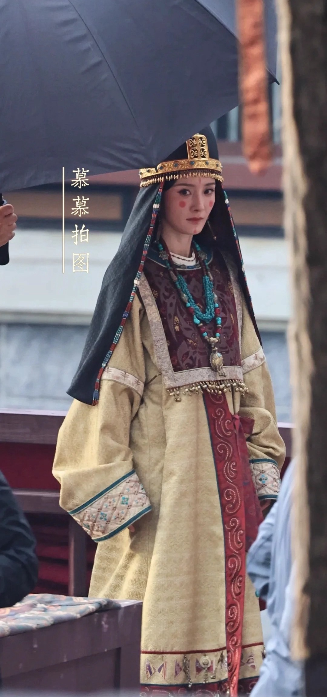 杨幂《江山大同》路透，好复原的北魏妆容，红脸蛋的冯湮儿虽迟但到 