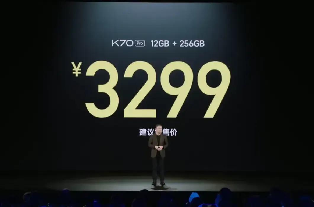 说实在的，红米K70Pro的价格，真是刀法精准，3299，而且还是12+256，