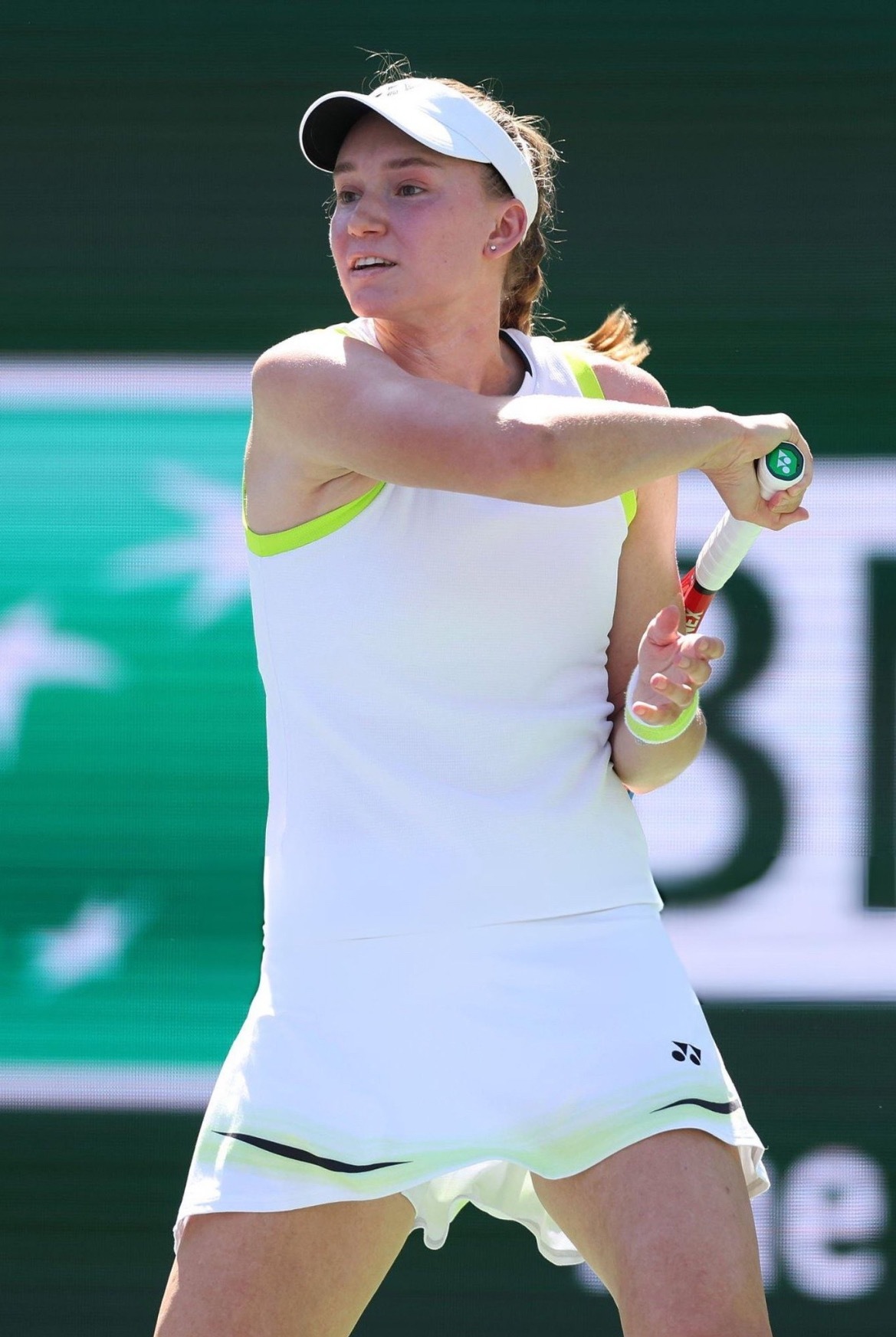 网球talking大会 迈阿密女单第四轮，莱巴金娜直落两盘6-2 6-2 击败最