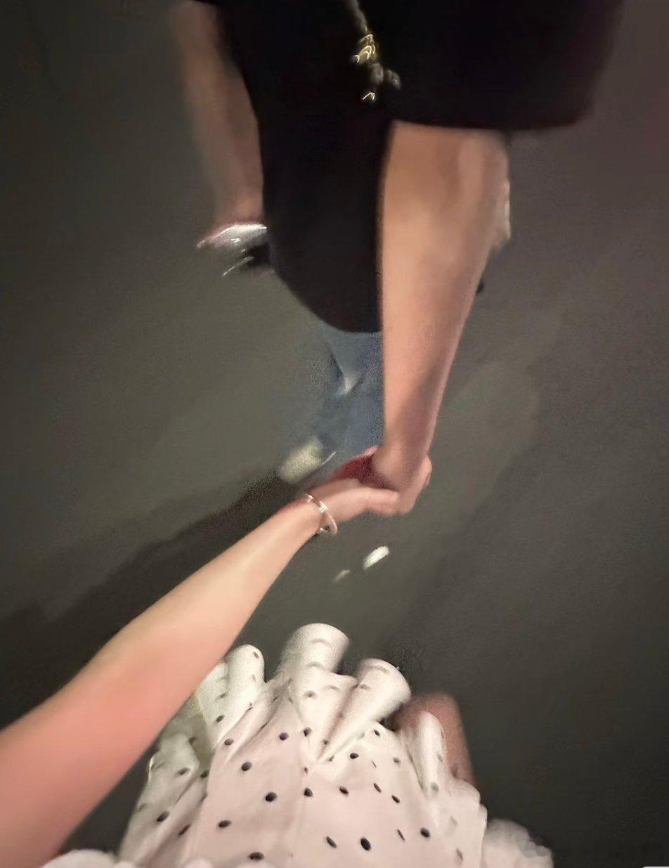 日行一善 我从来没有想过，平平无奇的生活会因为一个人的出现变得闪闪发光。谢谢你来