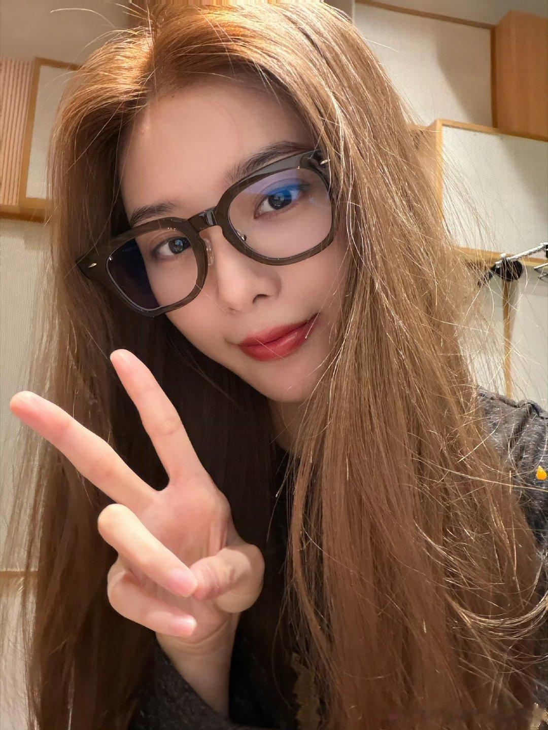 徐艺洋 xyy徐艺洋🐑徐艺洋嗨放派 “敬你恣意蔓生的野心敬你永无止尽的青春𝘽