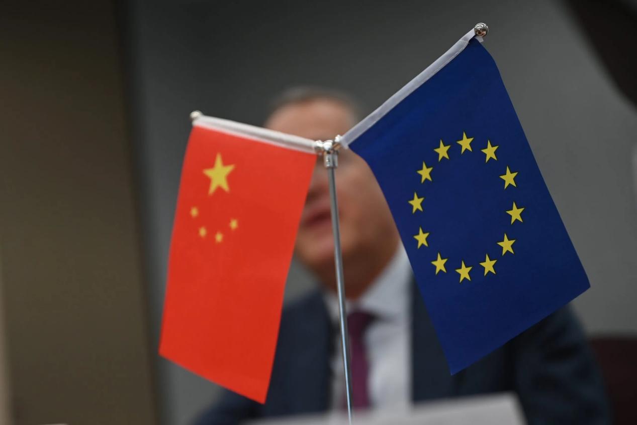丹尼斯·雷东内这两天在北京。这人是欧盟管贸易执法的，刚被任命为中国贸易政策负责人