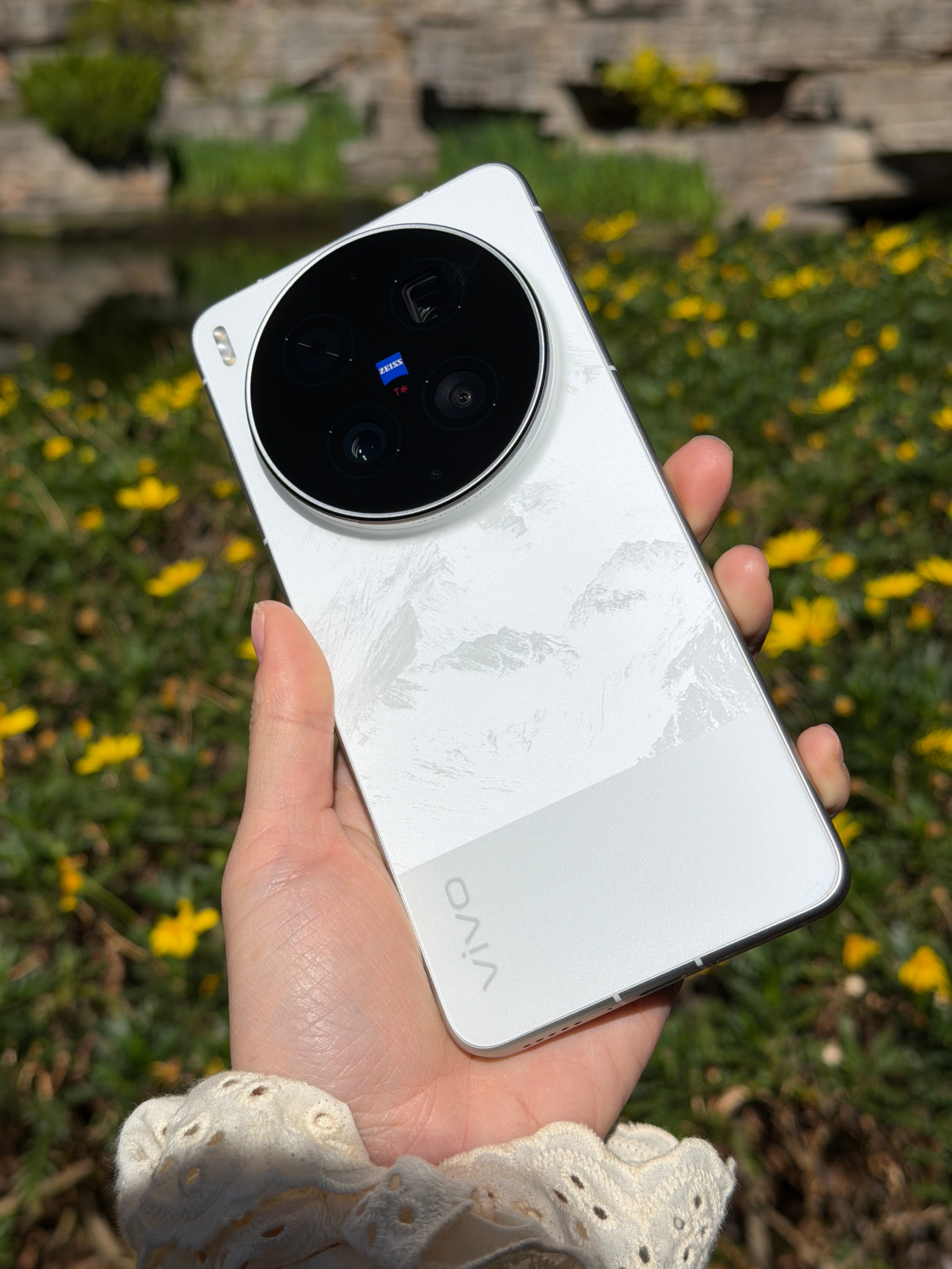 今天拿上vivo X300 Ultra来丽江古城创作了 拍了很多很绝的人像！大家