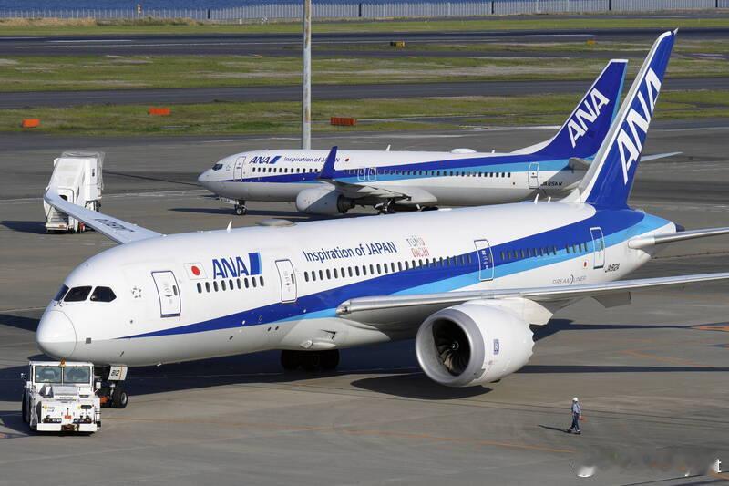 【全日空飞到一半机舱冒烟又是乘客充电宝自燃起火】海外新鲜事日本 日本全日空（AN