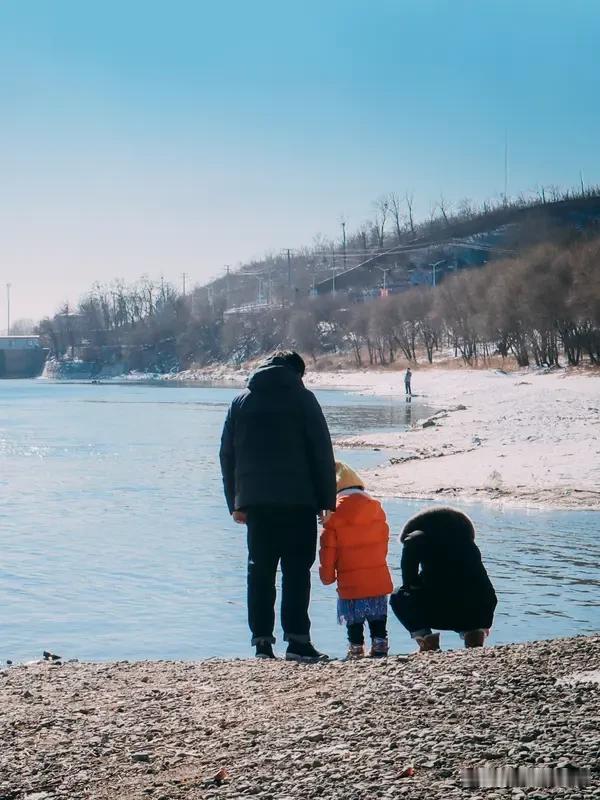 和父母争论对错，年轻的时候觉得天经地义，总想把他们拉到“正确”轨道上。就像我，以