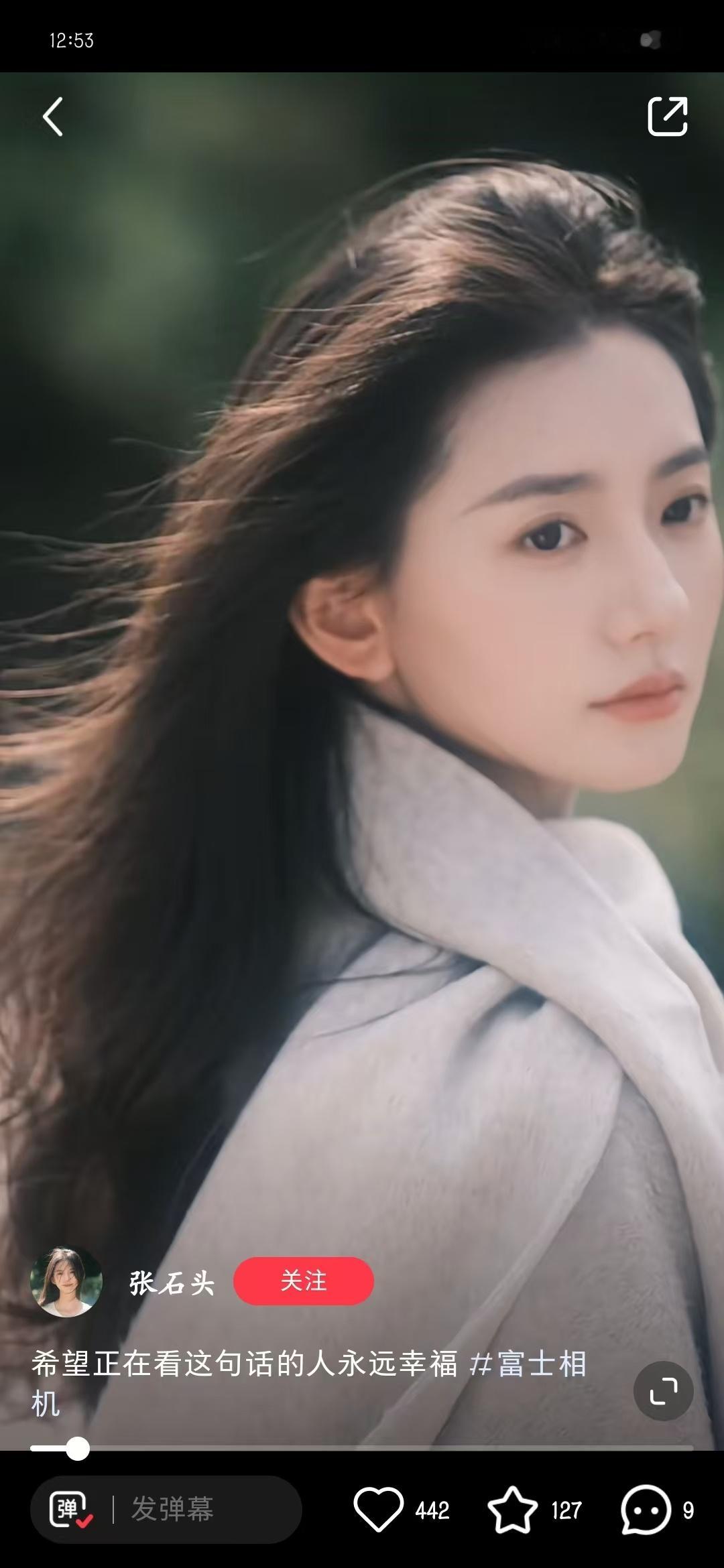 #于正签约素人女孩张石头##于正新签约素人女孩张石头#于正，这位在影视圈极具影响