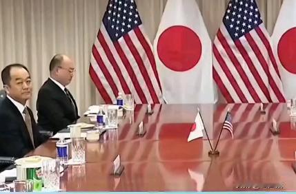 日本人对中国的猖獗和狂妄，一大部分原因不在日本自己，而在于外部环境。一是美西方国