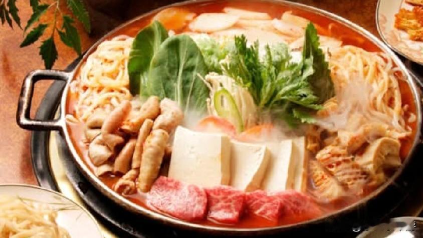 单身族外食也有错？韩国一家火锅店拒绝一名50多岁的女子进入店内用餐，尽管她愿意付