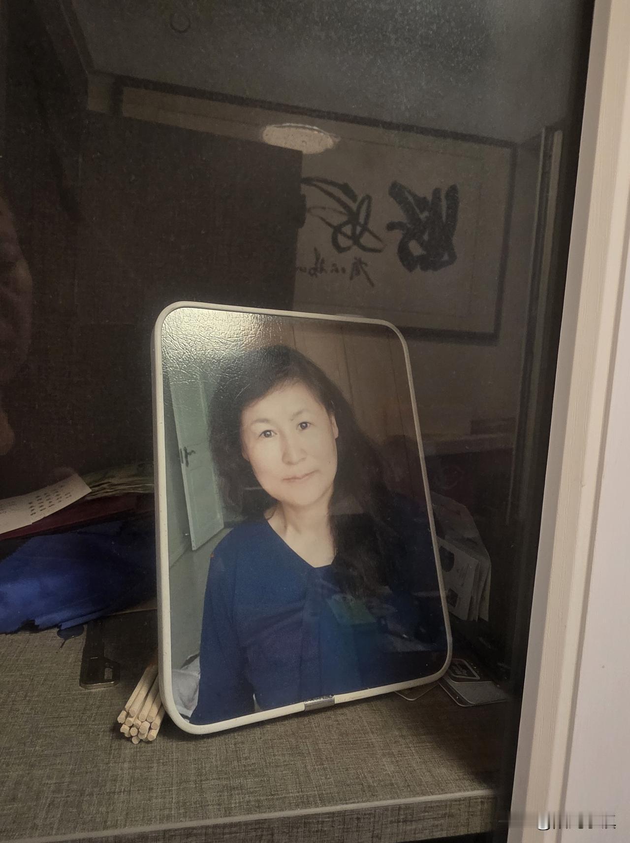 今天，我特别想爱人和父亲……

今天大部分时间是在书房里闷着，因为书房里有我爱人