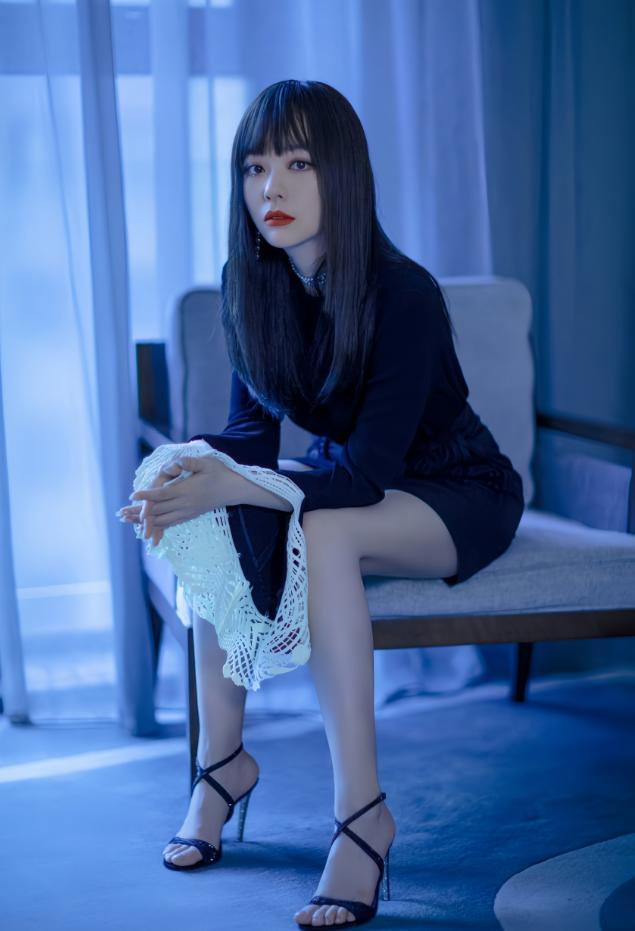一个在外国陪读多年的妈妈说：
“我不敢出轨，我怕一脱衣服，发现我胸下垂 肚子是三