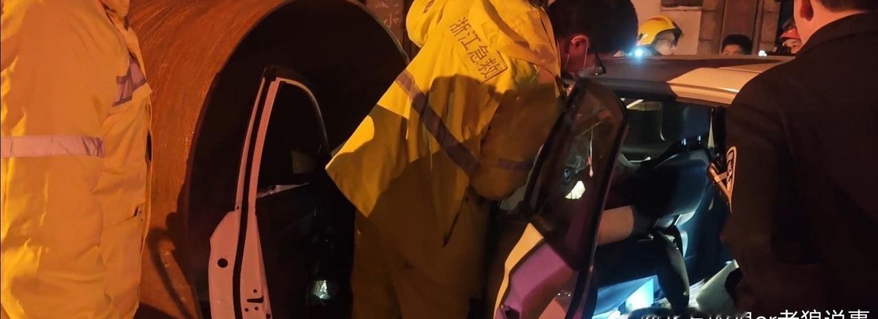 近日，宁波余姚，河姆渡镇车厩村道路上，半挂货车驾驶员刘某某因未安全装载货物，导致