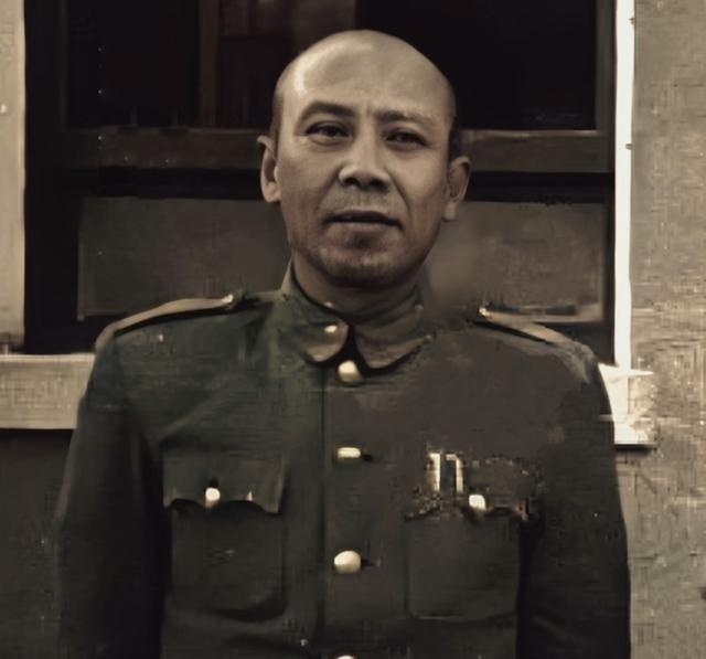 1948年11月22日， 黄百韬 眼见自己的10万大军被逐步歼灭，大势已去，便拿