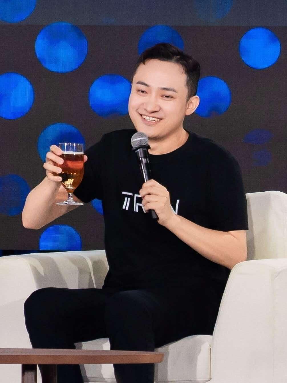 我问我妈，孙宇晨那么有钱，为什么还把给景甜花的每一笔钱都算得清清楚楚？
我妈说，