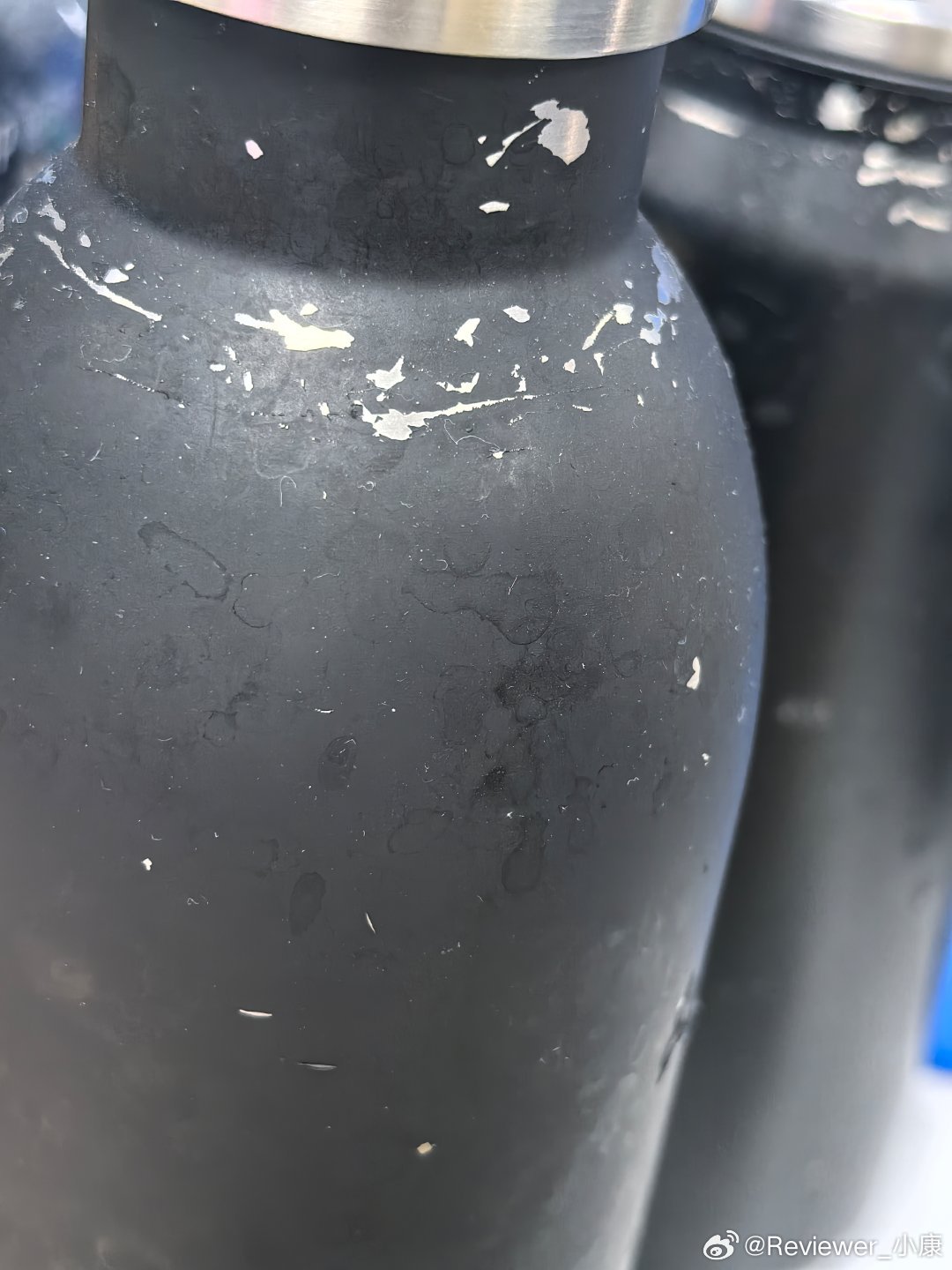 不要买这种黑色涂层的水杯用了一段时间以后会掉落实在不理解，为什么会有厂家如此设计