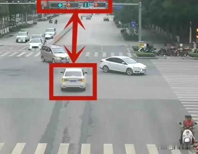 广东广州，网约车司机为救犯病婴儿连闯了三个红灯，被扣18分，还面临600元的罚款