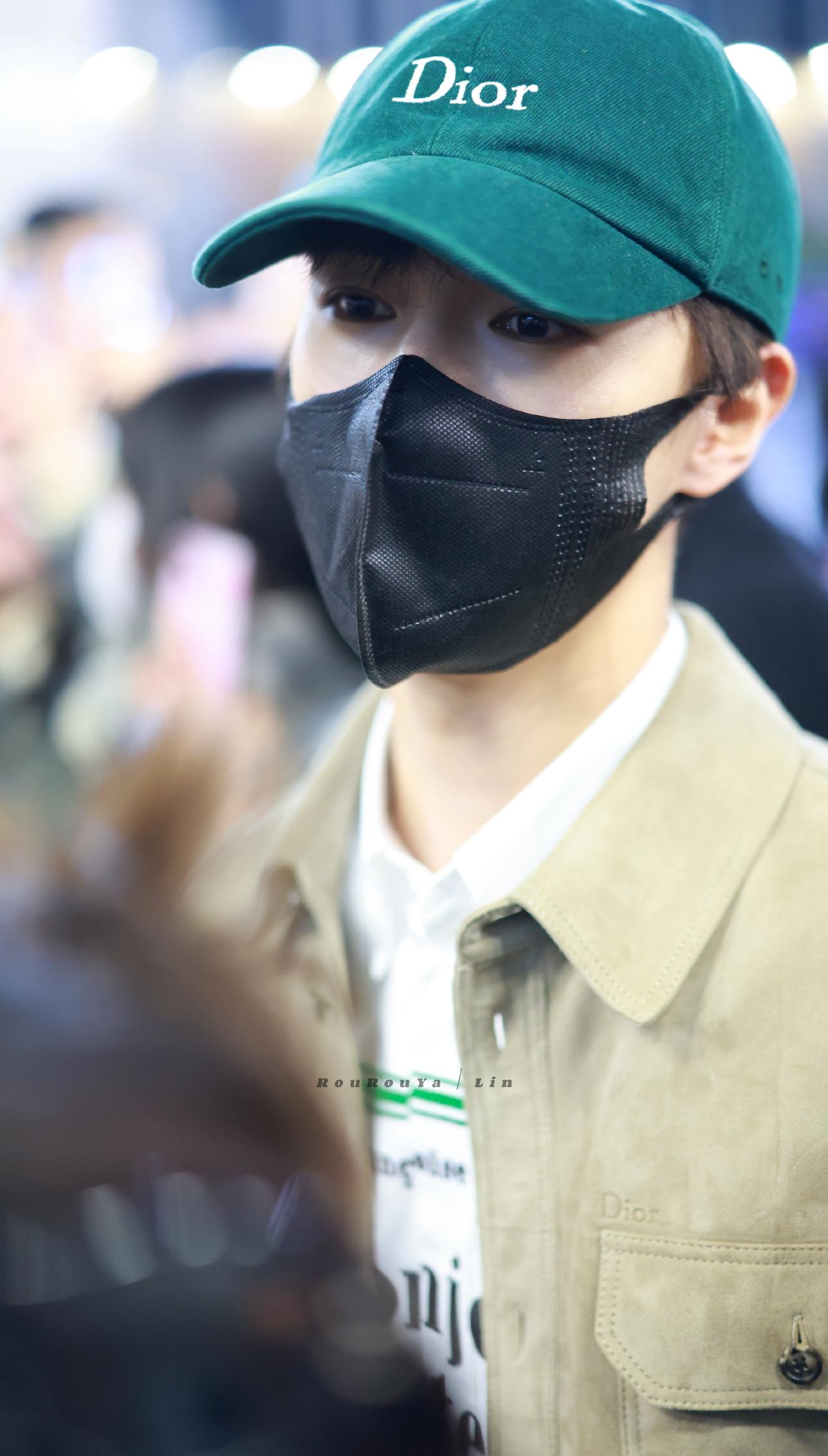 李昀锐lin李昀锐确认出席巴黎时装周今日星拍放送 
2026.2.28｜出发巴黎