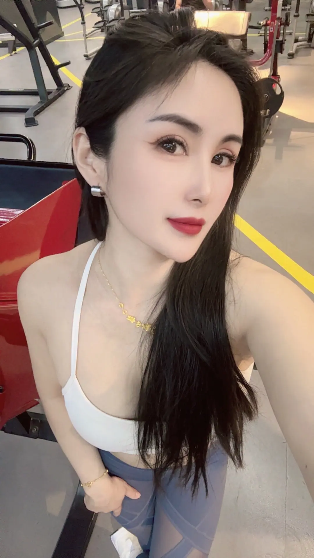 关关难过关关过，曲曲折折的路总有它的道理。希望最后一页，是花开万里。