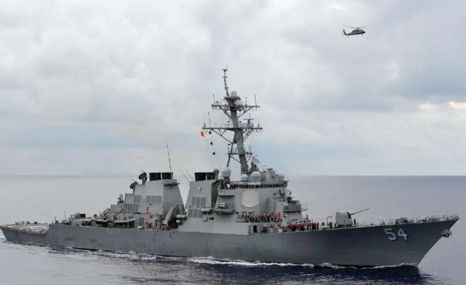 美军2艘驱逐舰被逼离开，伊朗一句话发挥震慑效果，白宫这下破防了！4月11日，美军