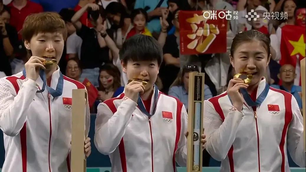 国乒女团横扫日本夺冠，达成五连冠的壮举！孙颖莎，陈梦，王曼昱在比赛中展示了自己的