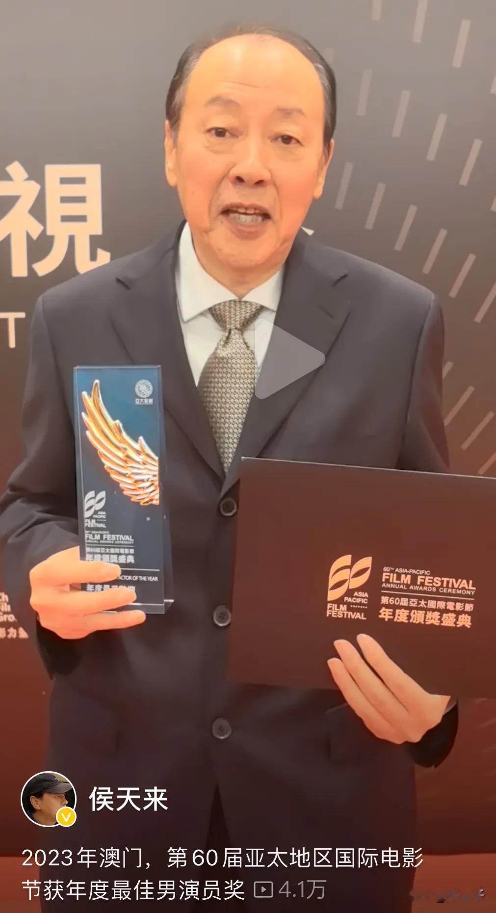 侯天来：导演，色狼要怎么演？
导演：你收敛点就行了！#侯天来#