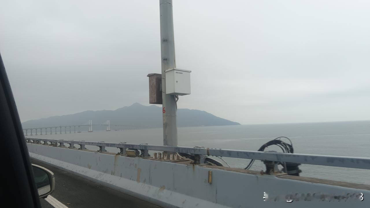 药店、诊所营业额持续低迷，假期后跑了两天市场，没有碰到同行，心里有点慌，大家都在