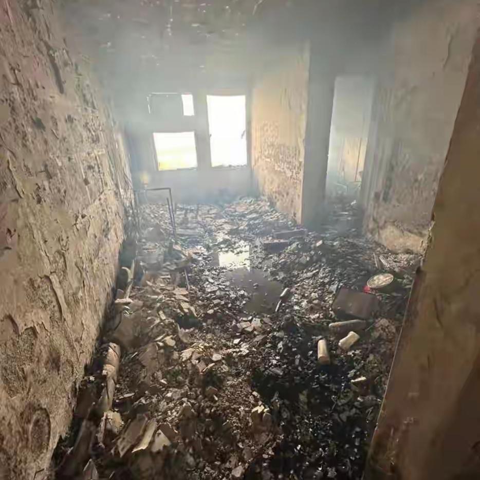 其实那些失联的人，找不到的人，
才最让人揪心。
有些事不确定，活着的人心里总有期