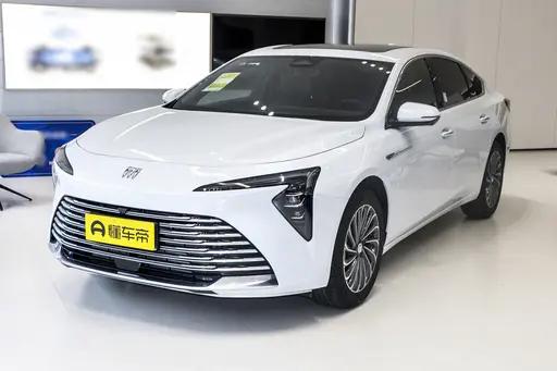 15万出头，买新君越还是二手艾维亚？这次我更建议先想清楚“你要的是省心，还是体面