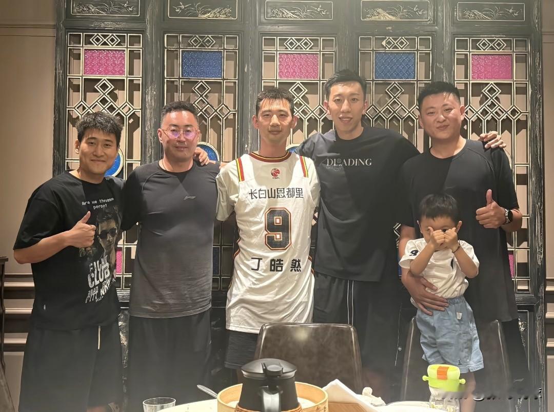 丁皓然自宣离开吉林队，上个赛季没有获得机会，离开也在意料之中，本赛季形势不错，有