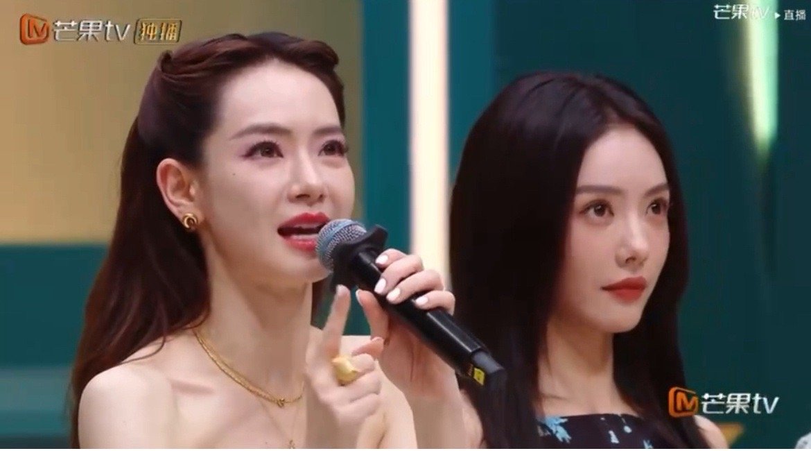 #戚薇推荐萨顶顶去隔壁歌手#萨顶顶的唱功我们都是有目共睹的，尤其是高音部分直击我