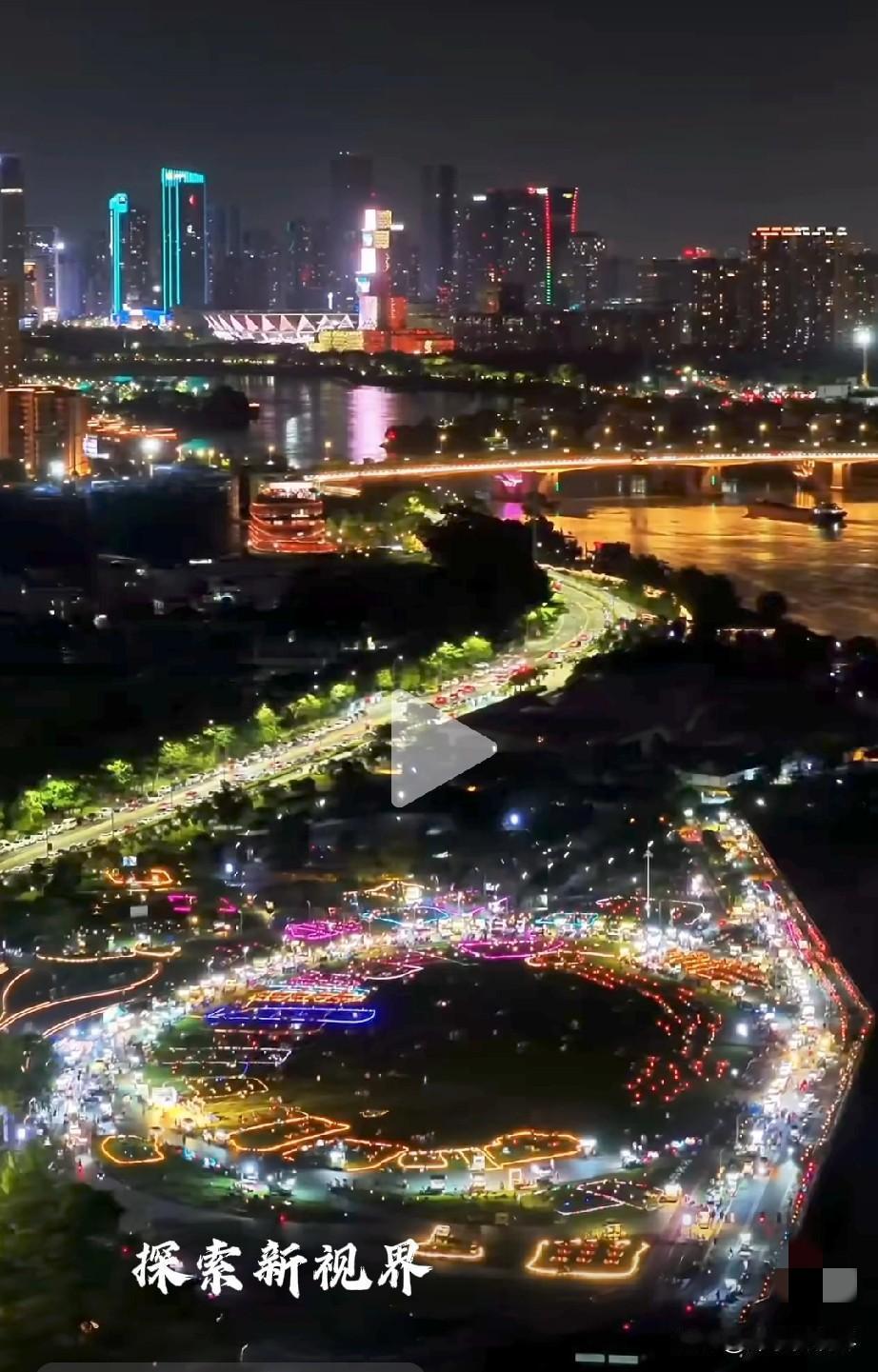 “回不到以前了！”佛山青年公园繁华夜生活 这里是位于禅城区的佛山青年公园,每天夜