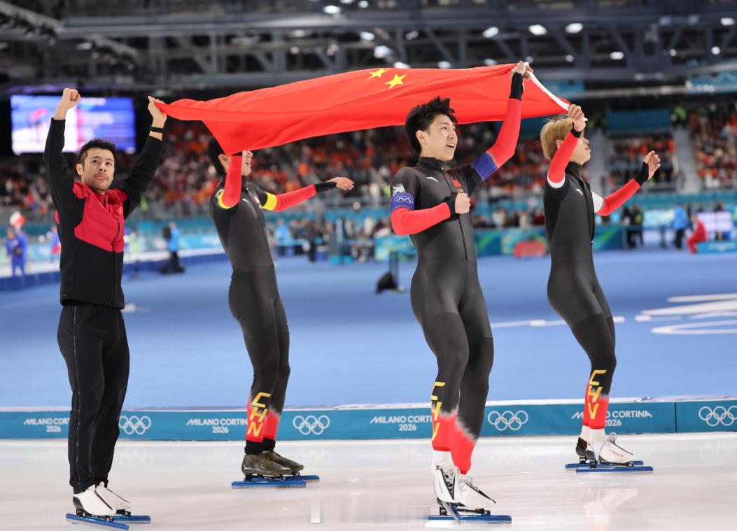 速度滑冰中国红闪耀米兰冰面！🇨🇳🇨🇳🇨🇳🇨🇳中国速度滑冰队0.0