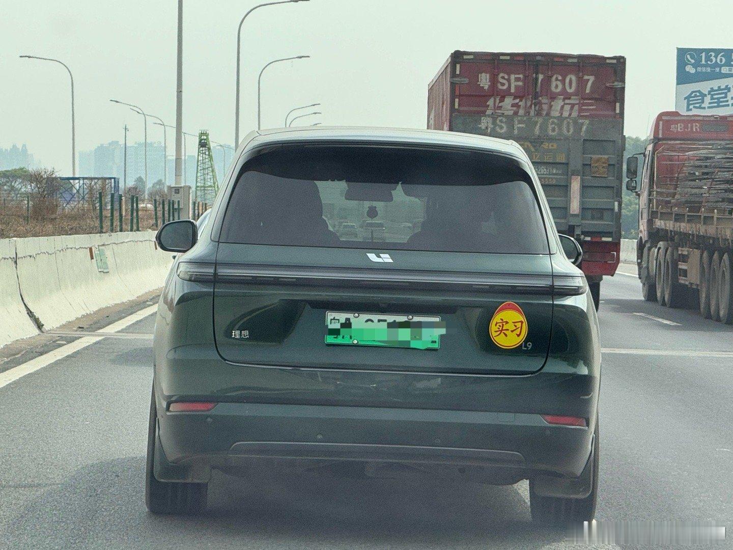 南方是真不喜欢增程车呀。我开了60km一个小时就见到一台 