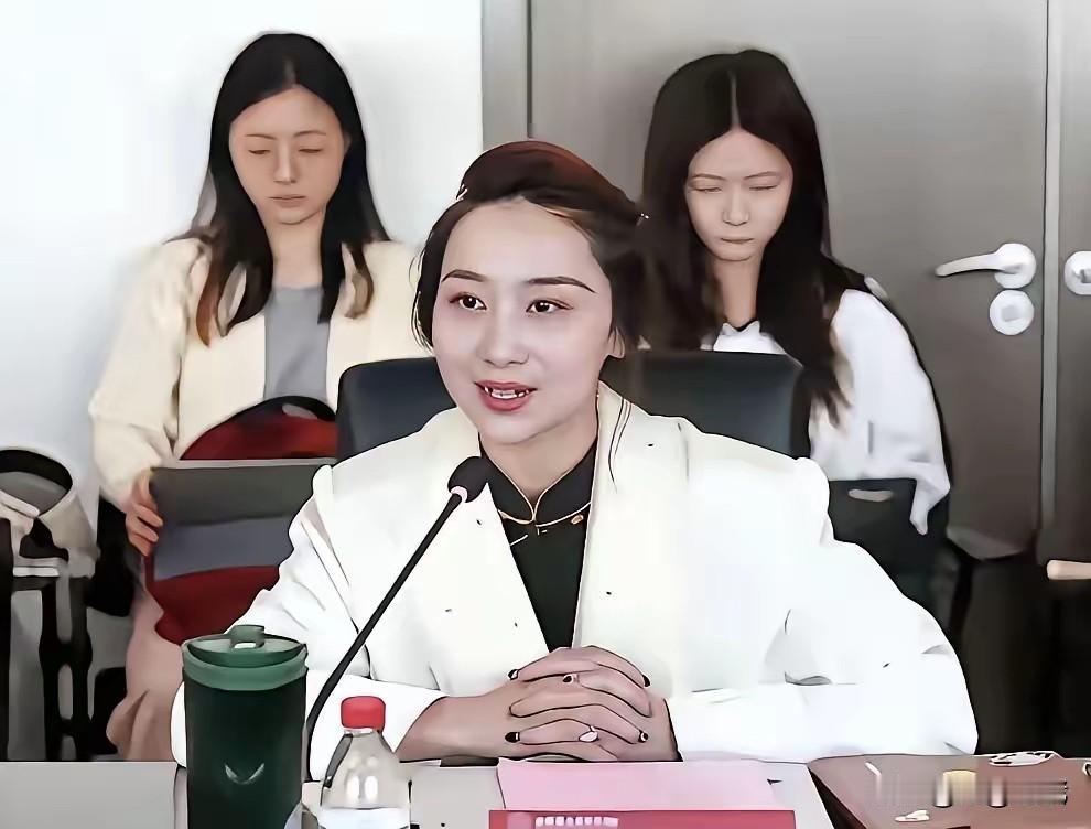 不得不说，这届网友真厉害，把学术圈里这层师承关系都扒得明明白白。
北理工裴教授能