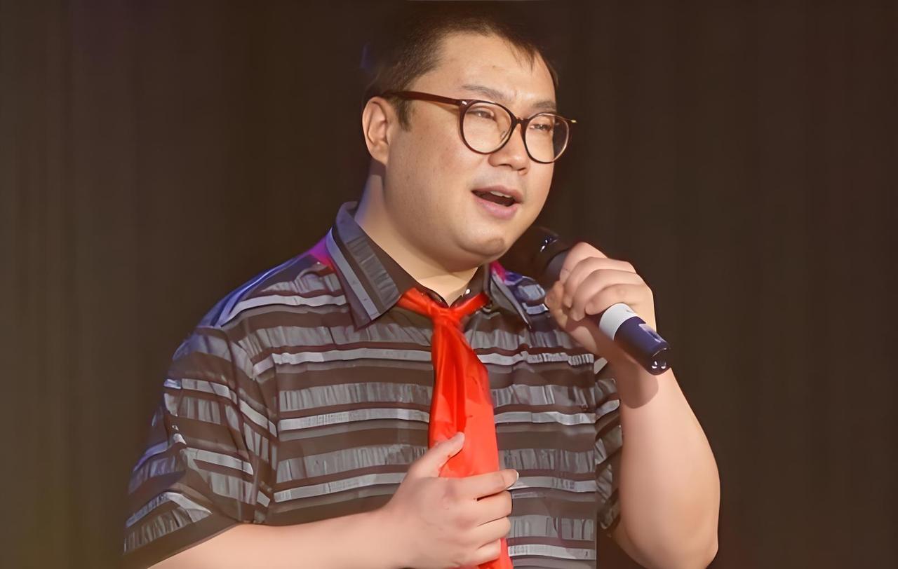 看别人故事，悟自己人生。
还记得那个唱《纤夫的爱》的尹相杰吗？
他曾站在春晚舞台