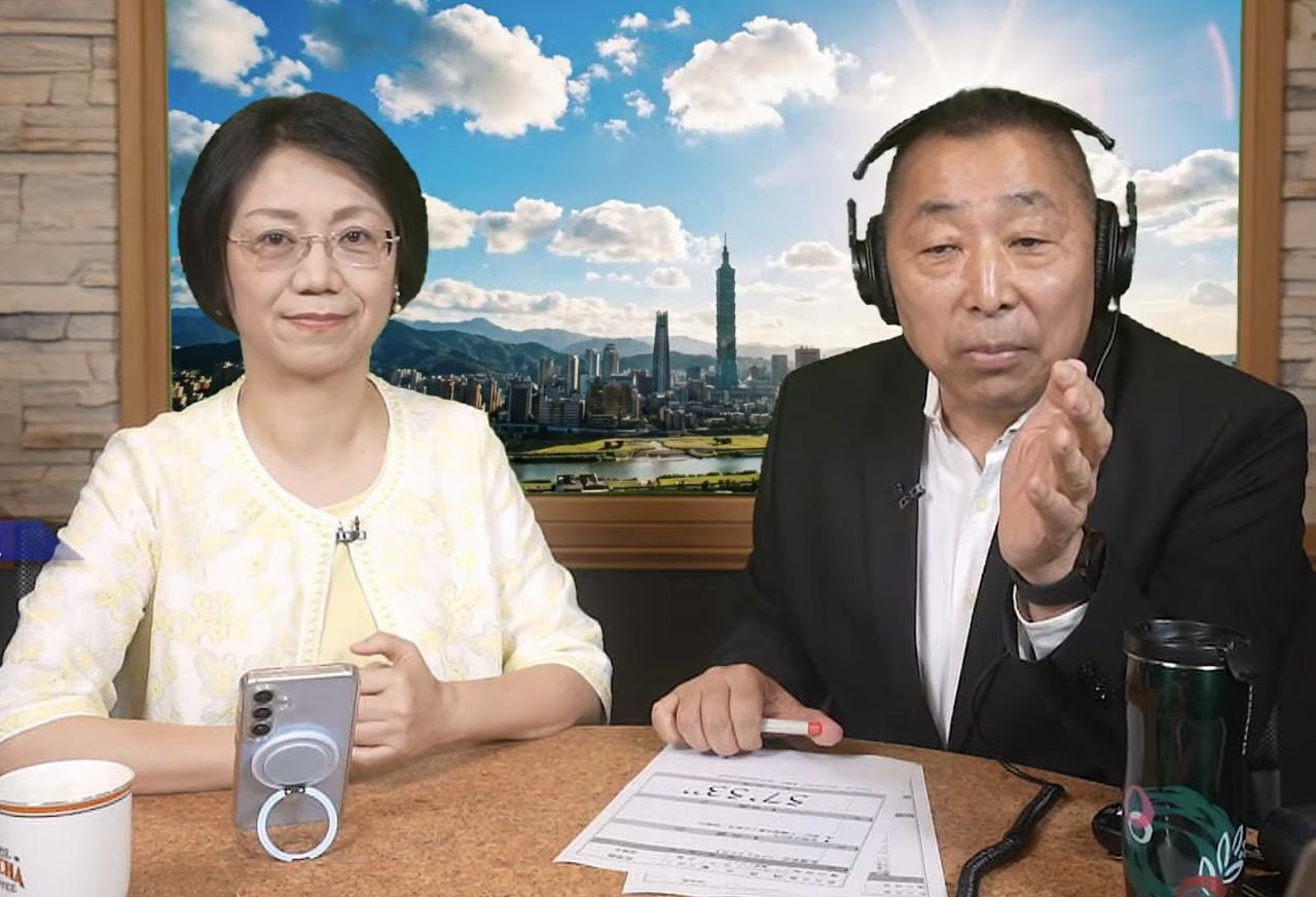 “那么爱当中国人，就搬去啊”——唐湘龙回呛：“我就住在中国台湾省啊”

在台湾省