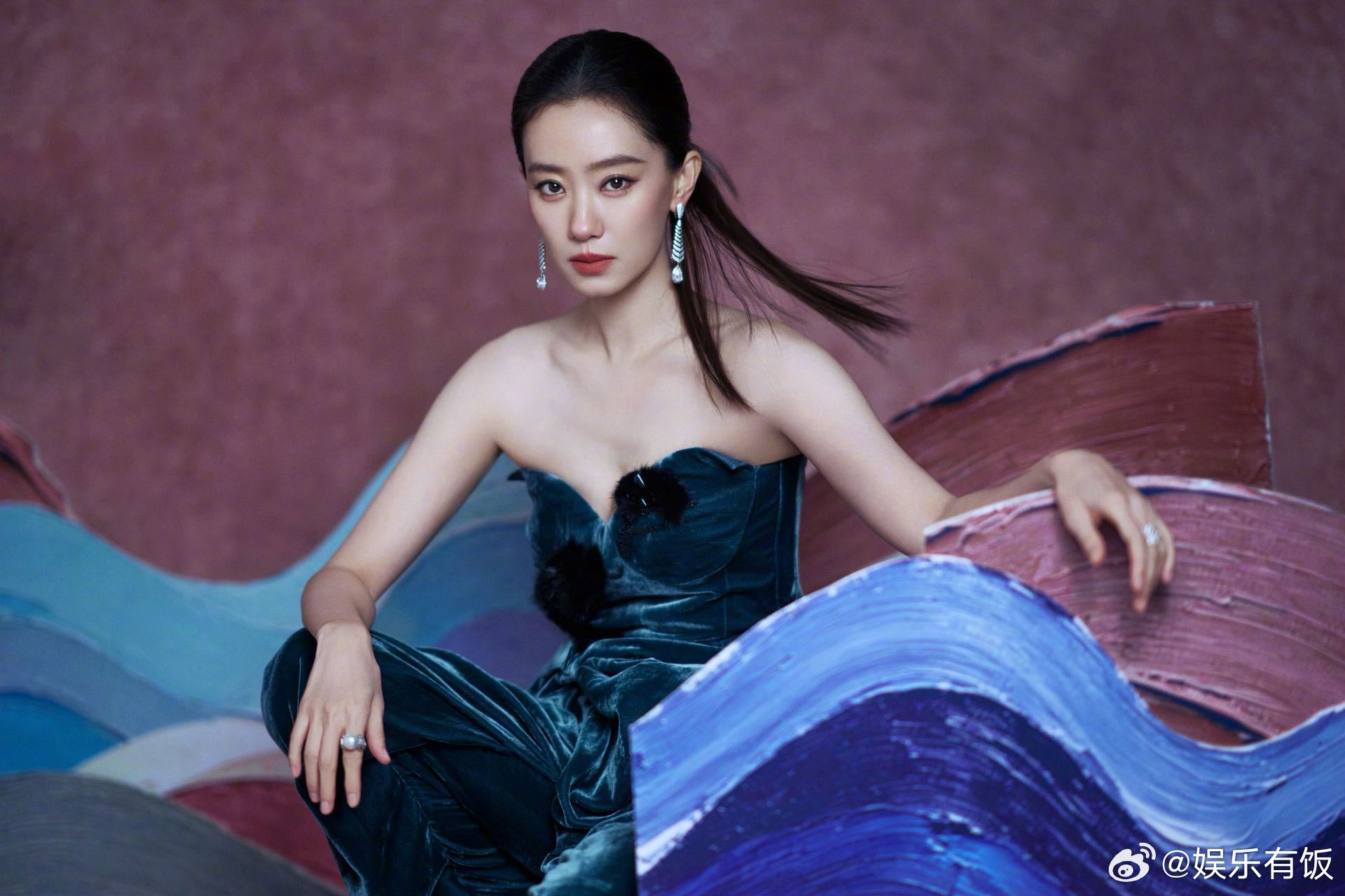 张小斐芭莎帝母系美神张小斐影后从容感 所有人感受张小斐气定神闲的女王感！今晚芭莎