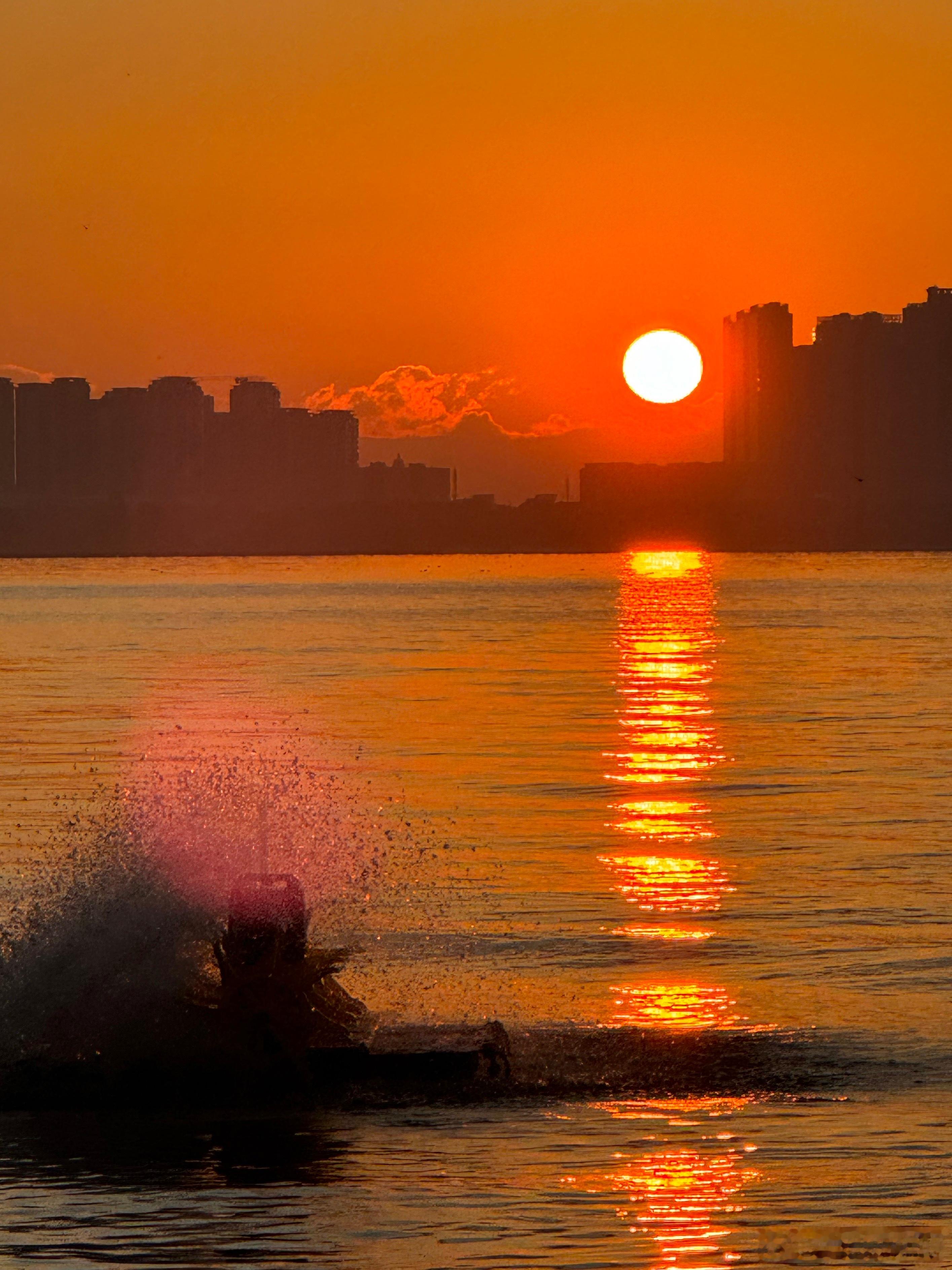 日落日出时反复爱上世界🌅每一次的见面都会给自己的内心补足力量昆明、三亚、西昌、