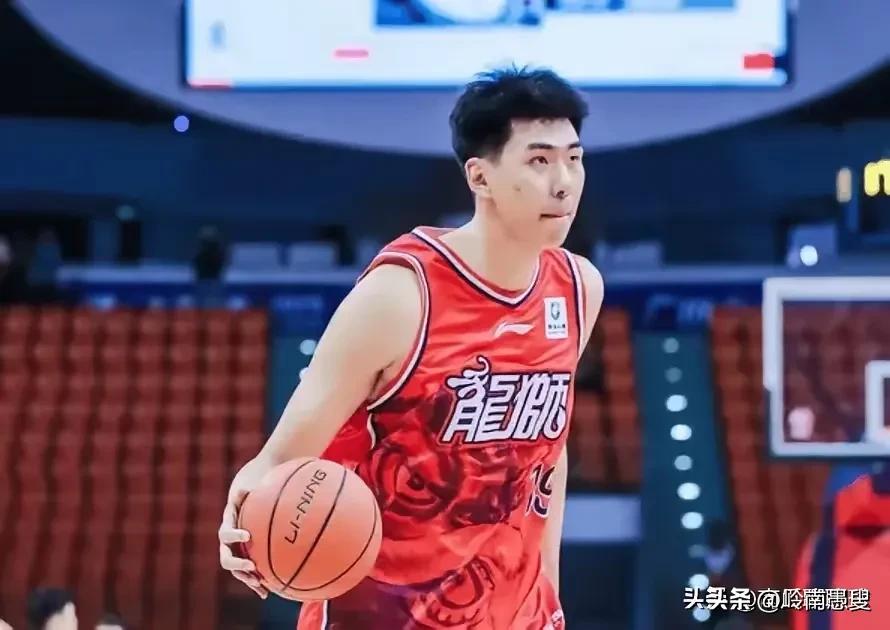 徐昕，绝对是杜锋执教生涯的一道阴影，一道巨大的阴影！
事实证明，徐昕不仅有过人的