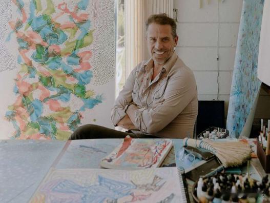 美国前总统拜登的儿子亨特·拜登，那真是把装模作样玩到了天花板！欠了一屁股债，足足