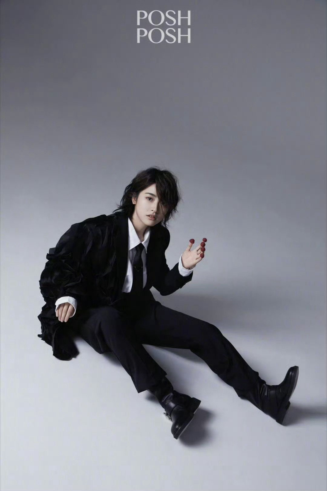 沈月原来是美男 啊啊啊啊你告诉我这是沈月！！！这明明是日系男主好嘛～短发、冷脸完
