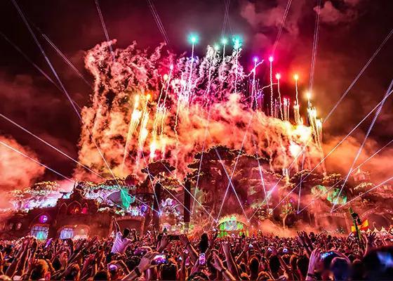 全网都在边测sbti边听音乐节南京边吹江风边蹦迪的快乐来了ESFJ举着手机给全场