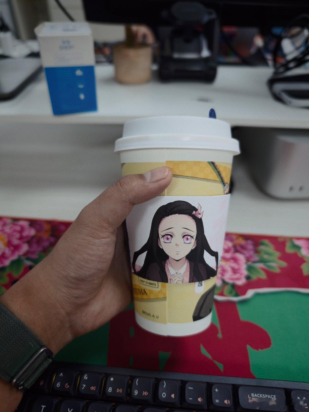 开心，今天瑞幸的杯套是祢豆子[太开心] ​​​