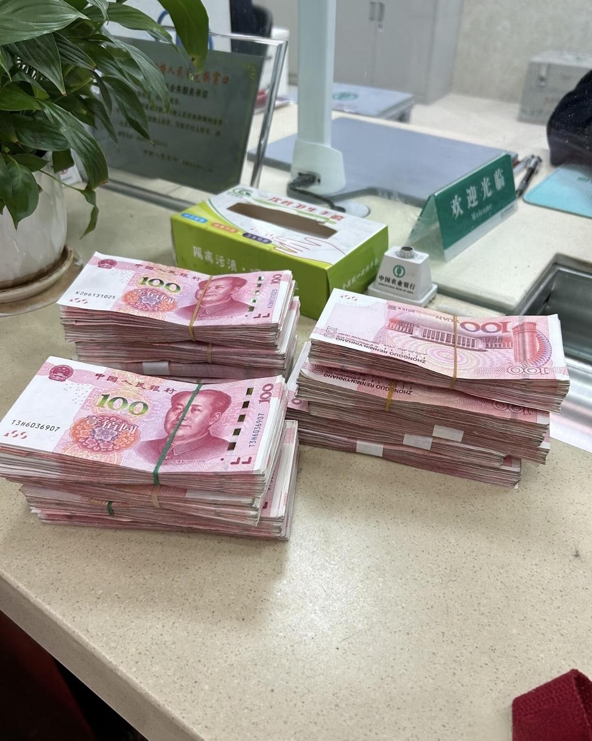 老人离世留下积蓄，婆婆自留五万养老，剩余十一万兄妹二人平分，一人五万五。可现实情