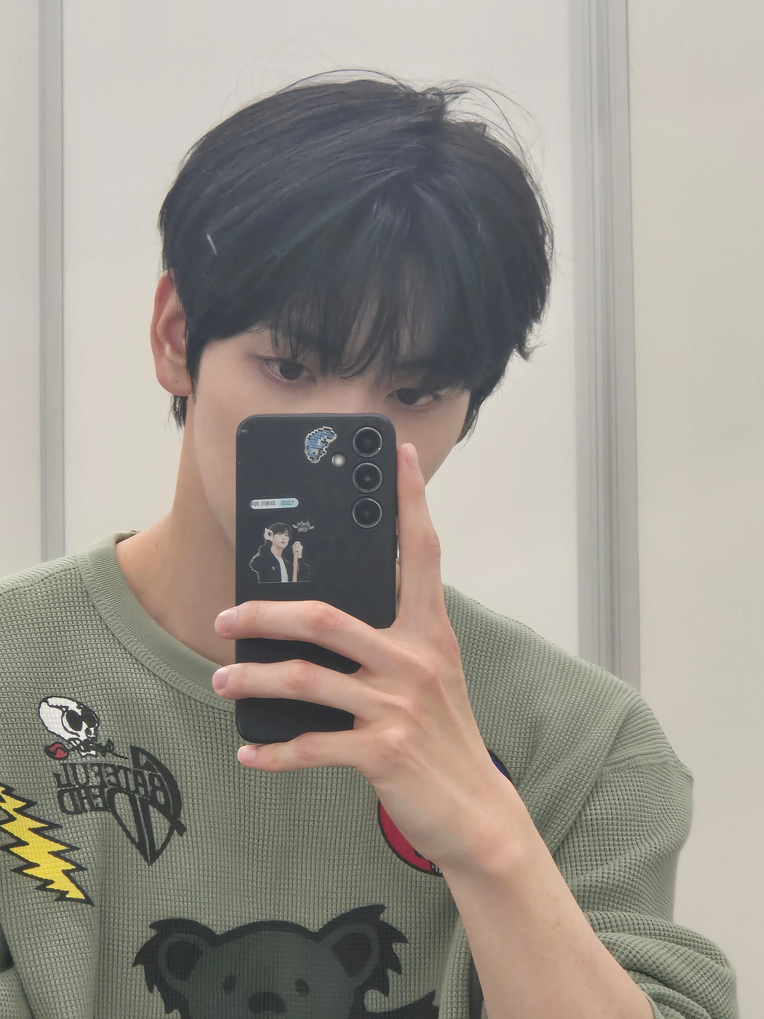 穿这个颜色的衣服好合适 太好看了ㅜㅜㅜㅜ ​​​