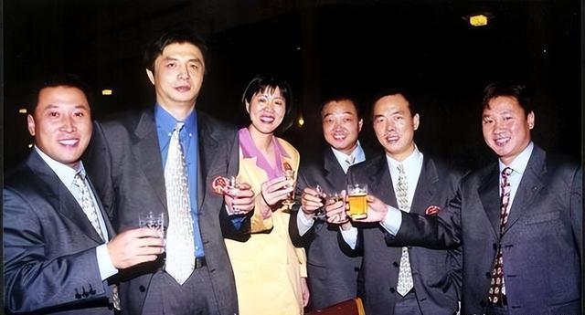 6位''少帅''级主教练同框照：

我一眼就认出了细眉飞扬、笑容灿烂、被赞为''