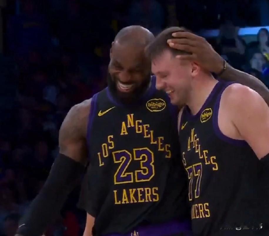 东契奇谈詹姆斯：

“有勒布朗真好。”

“他的关键两分。”

“让我们胜利到手