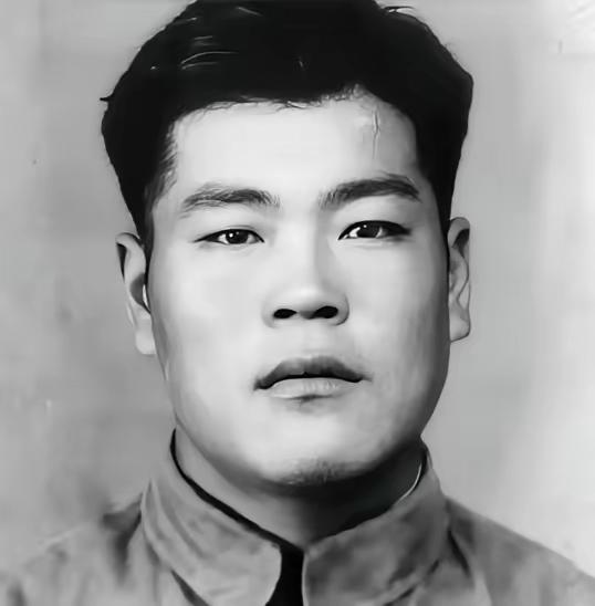 1986年，两名记者到四川万县采风，途中口渴难耐，遂敲开一户老农的院门求水。老农